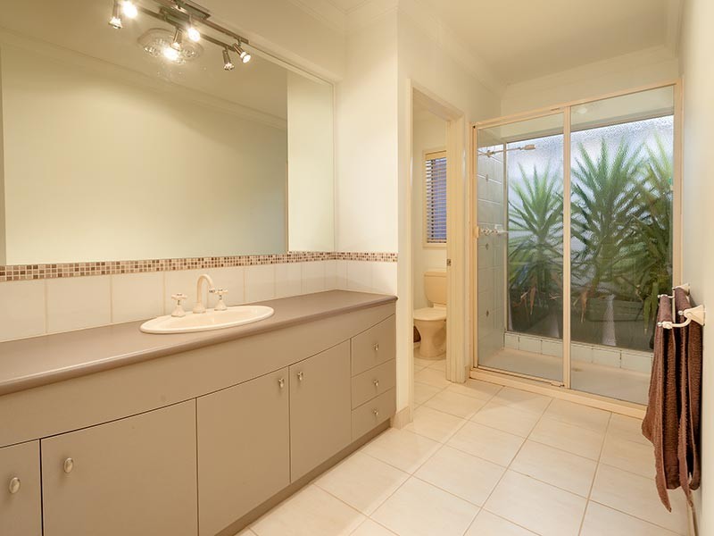 62 AVONDALE DRIVE, Wodonga VIC 3690