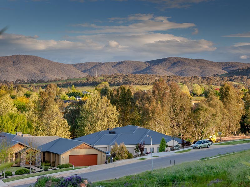 62 AVONDALE DRIVE, Wodonga VIC 3690
