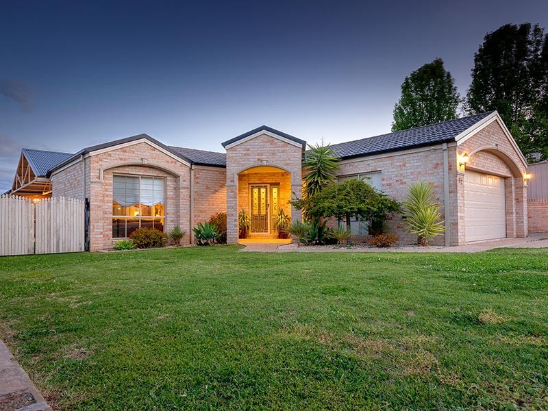 62 AVONDALE DRIVE, Wodonga VIC 3690