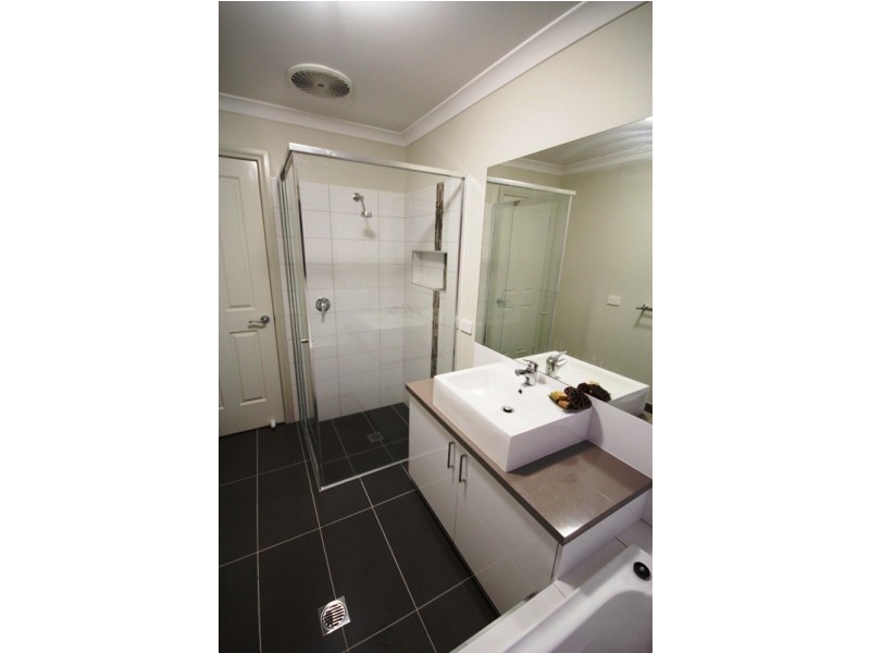 4 INWOOD CRESCENT, Wodonga VIC 3690