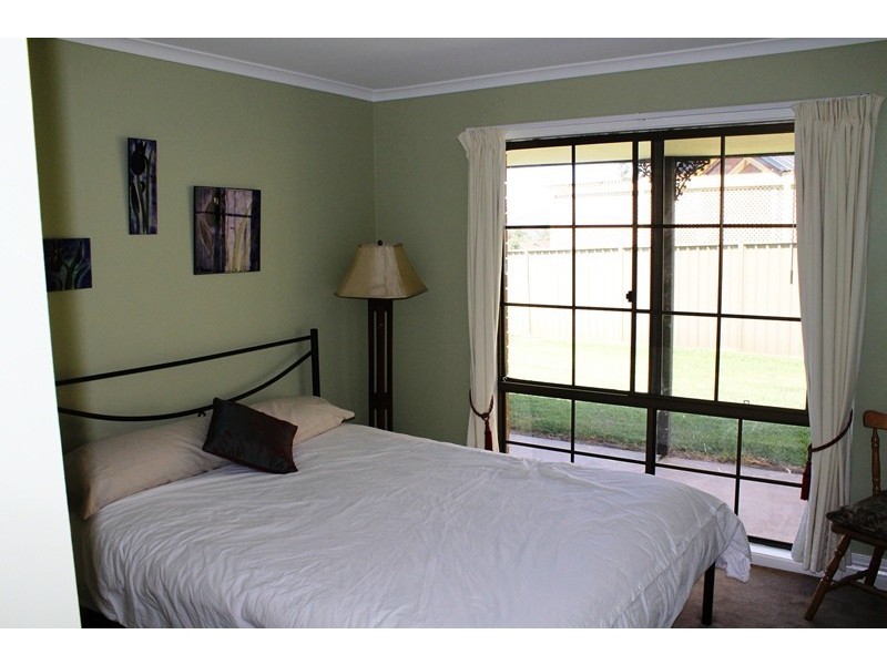 27 BARTON STREET, Wodonga VIC 3690