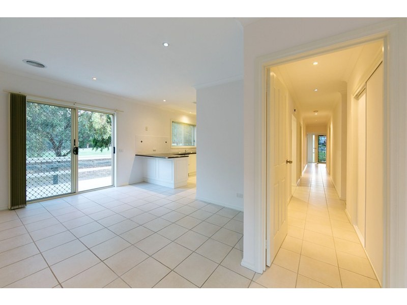 8 CROMER FAIRWAY, Wodonga VIC 3690