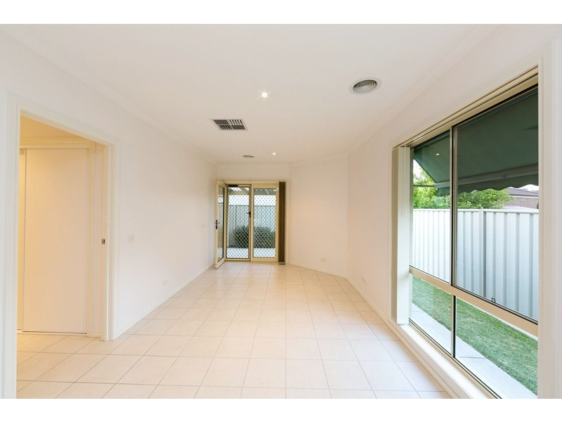 8 CROMER FAIRWAY, Wodonga VIC 3690