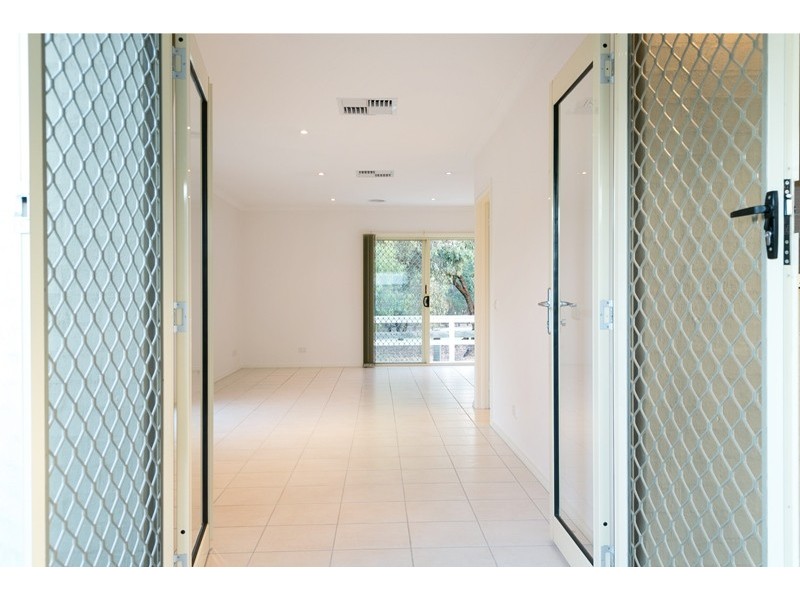 8 CROMER FAIRWAY, Wodonga VIC 3690