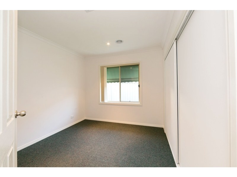 8 CROMER FAIRWAY, Wodonga VIC 3690