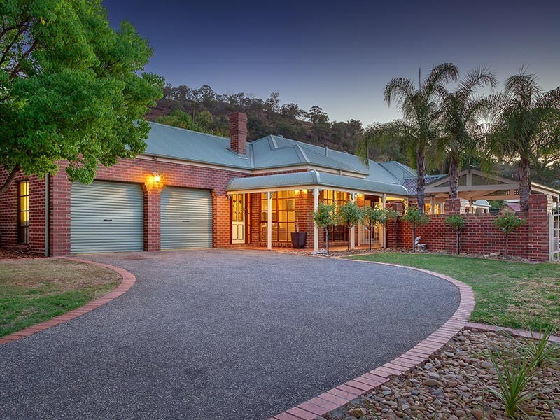 13 McCULLOCH CRESCENT, Wodonga VIC 3690