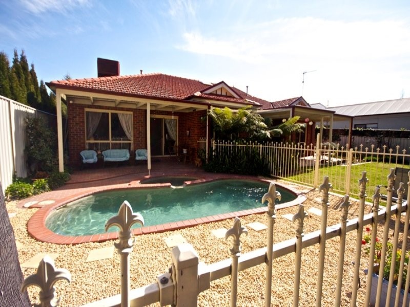 16 NIBLICK STREET, Wodonga VIC 3690