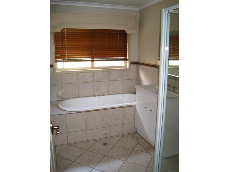 14 STAPLETON COURT, Wodonga VIC 3690