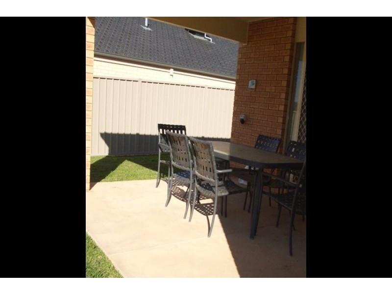 85 YARRALUMLA DRIVE, Wodonga VIC 3690