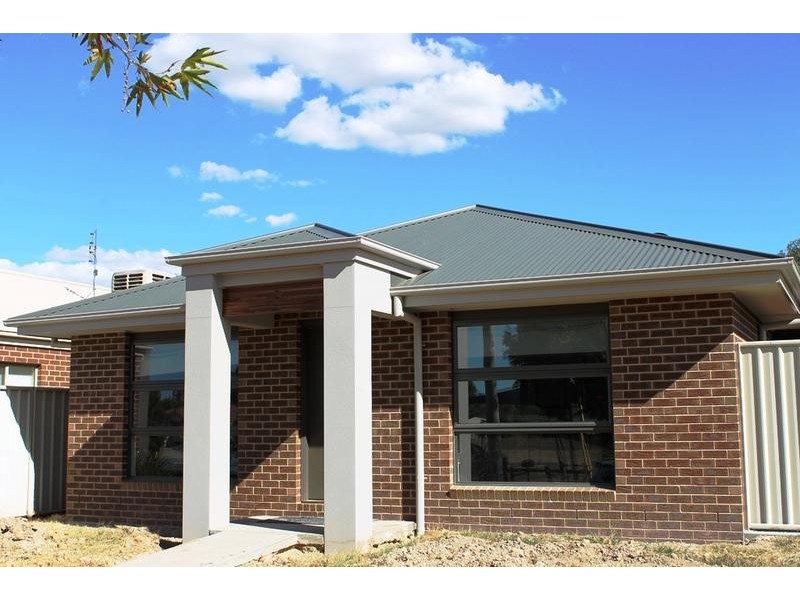 16 OAKMONT CIRCUIT, Wodonga VIC 3690