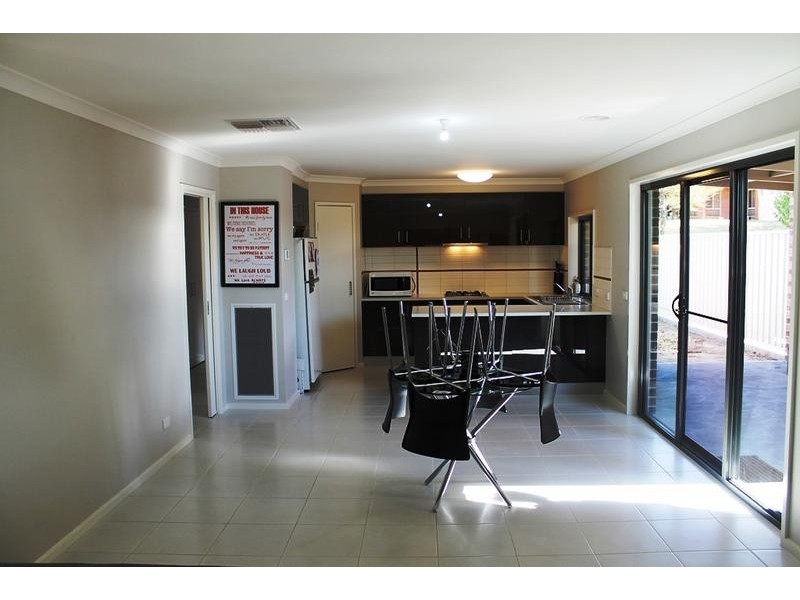 16 OAKMONT CIRCUIT, Wodonga VIC 3690
