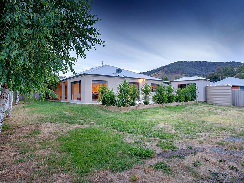 16 HEMLOCK COURT, Baranduda VIC 3691