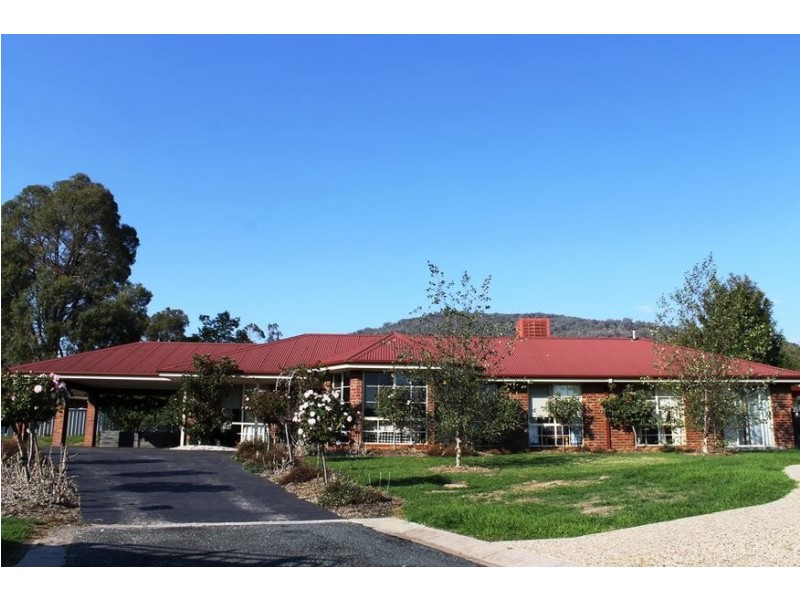 10 LUTZEN CLOSE, Baranduda VIC 3691
