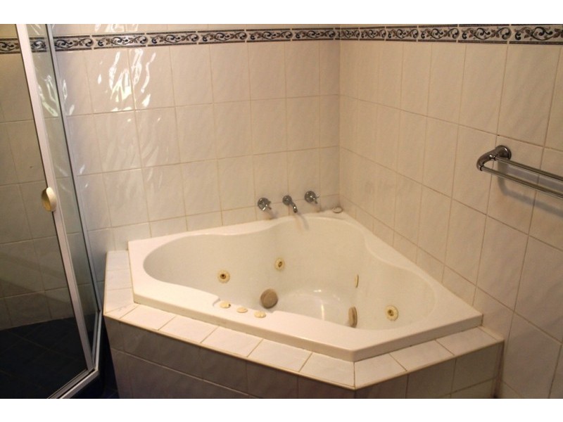 1/332 BORELLA ROAD, Albury NSW 2640