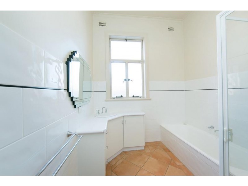 606B DEAN STREET, Albury NSW 2640
