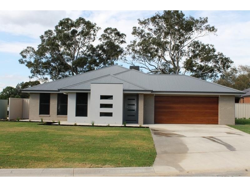 14 PECH AVENUE, Jindera NSW 2642