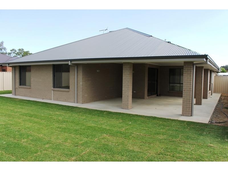 13 PECH AVENUE, Jindera NSW 2642