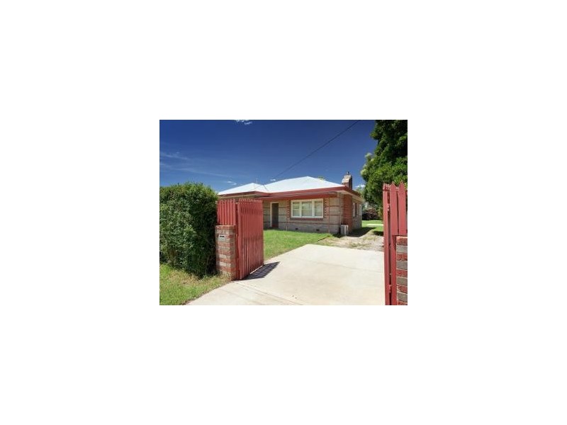1044 BARRATTA STREET, Albury NSW 2640
