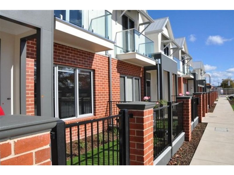 16 ELMWOOD CIRCUIT, Wodonga VIC 3690