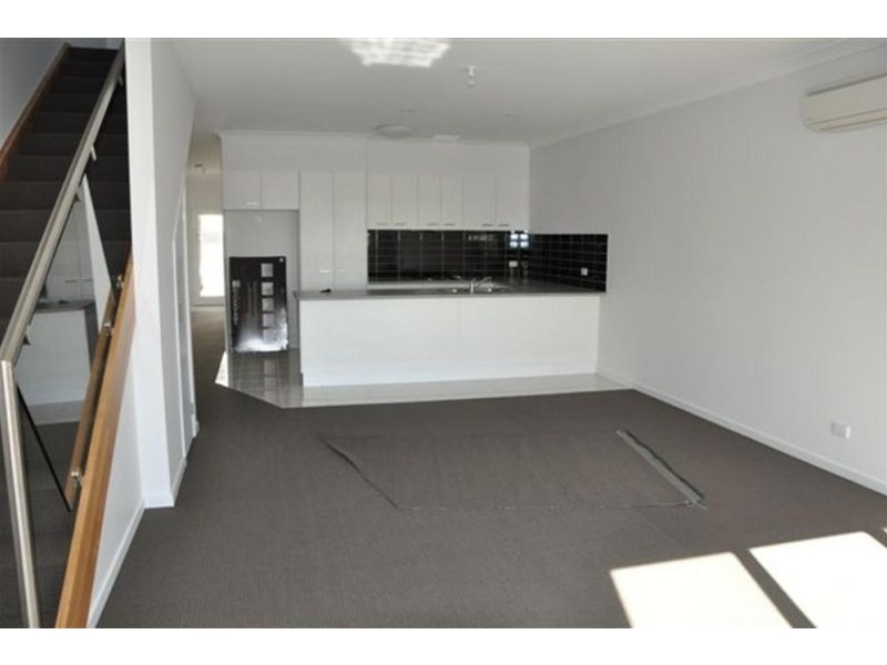 16 ELMWOOD CIRCUIT, Wodonga VIC 3690