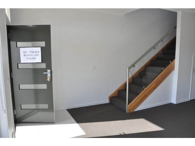 16 ELMWOOD CIRCUIT, Wodonga VIC 3690