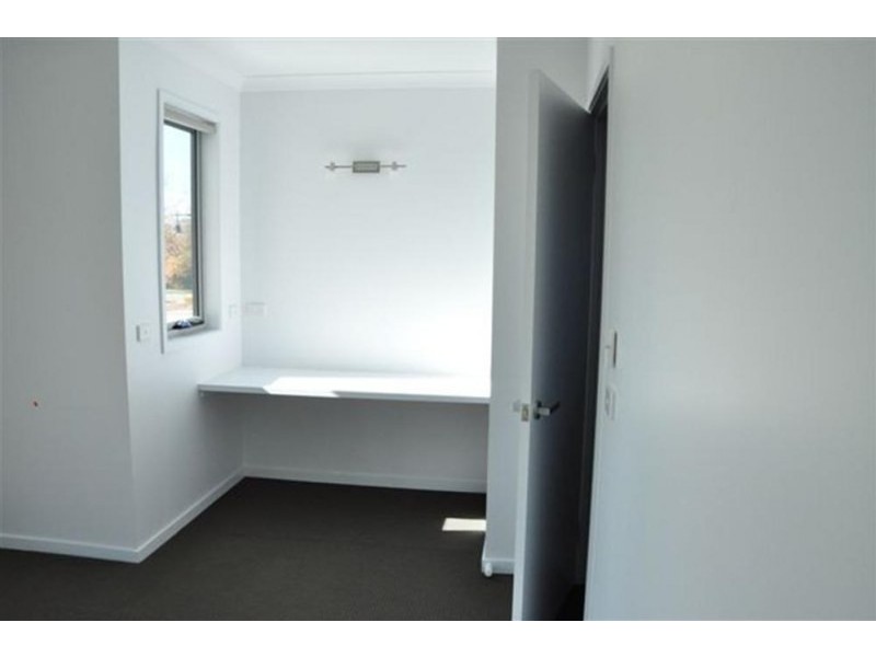 16 ELMWOOD CIRCUIT, Wodonga VIC 3690