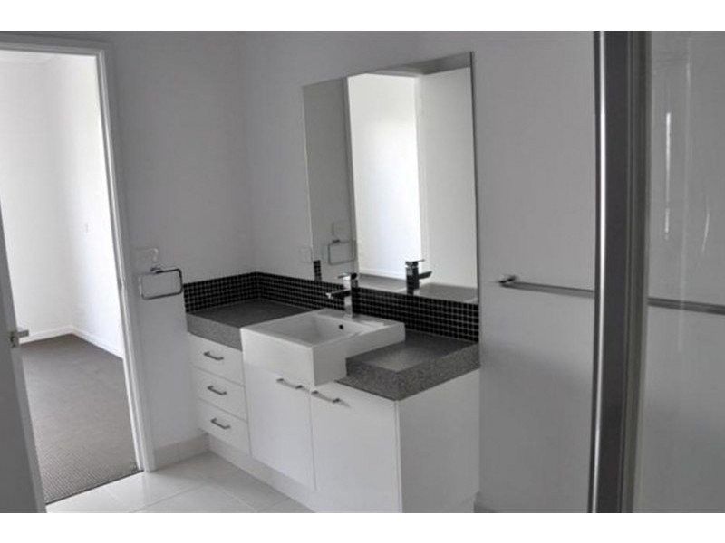 16 ELMWOOD CIRCUIT, Wodonga VIC 3690