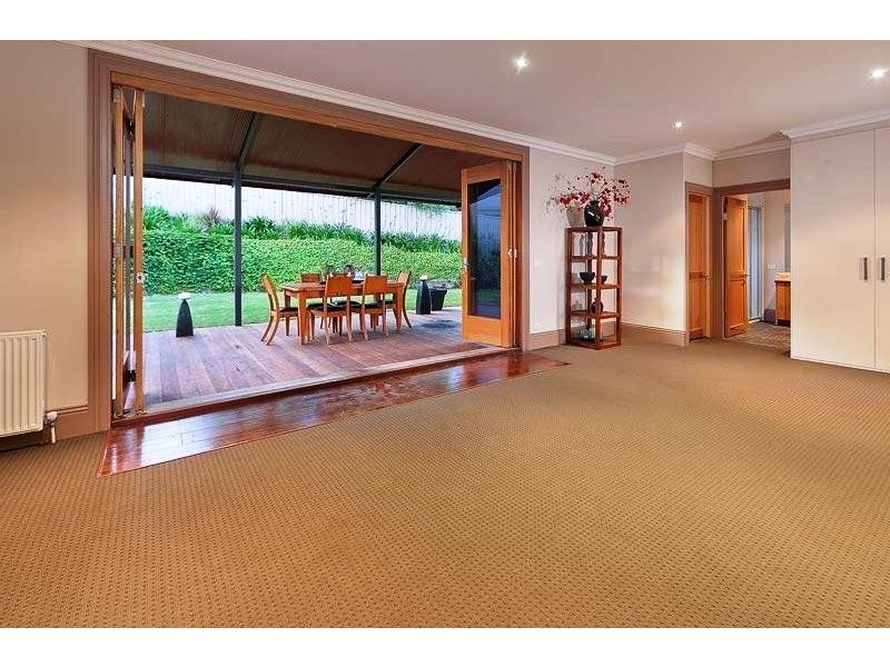 18 AVONDALE DRIVE, Wodonga VIC 3690