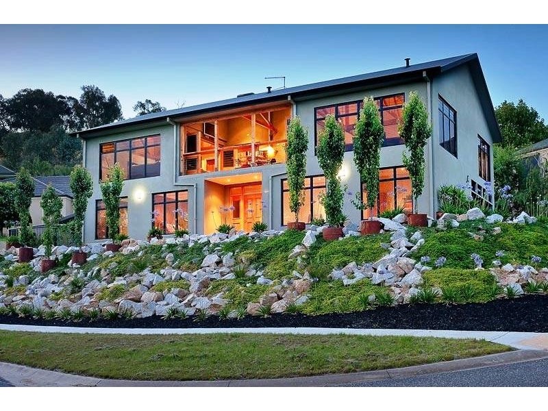 18 AVONDALE DRIVE, Wodonga VIC 3690