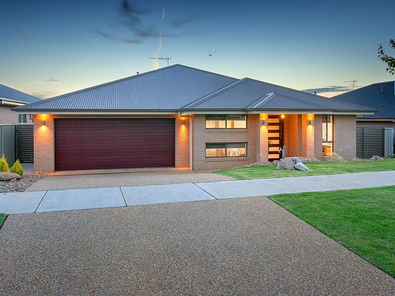 42 BREMER AVENUE, Wodonga VIC 3690