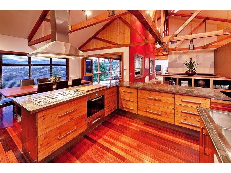 18 AVONDALE DRIVE, Wodonga VIC 3690