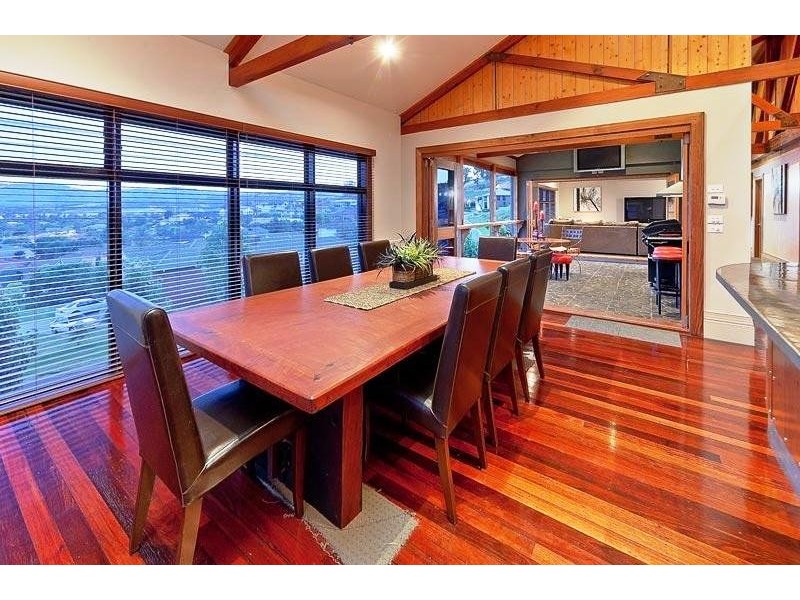 18 AVONDALE DRIVE, Wodonga VIC 3690