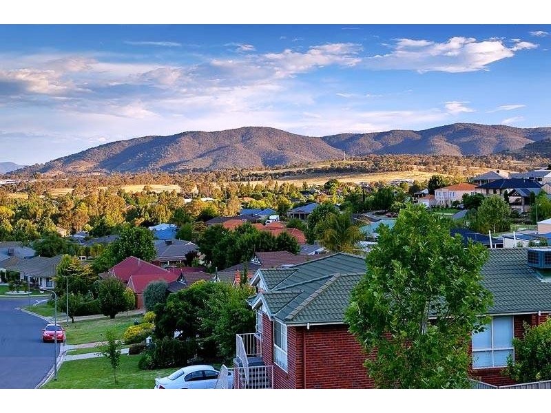 18 AVONDALE DRIVE, Wodonga VIC 3690