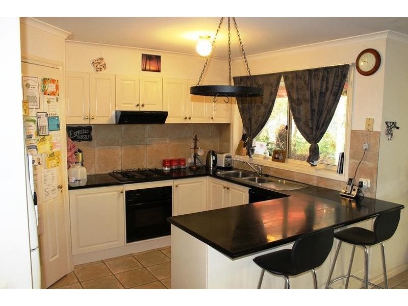 10 LUTZEN CLOSE, Baranduda VIC 3691