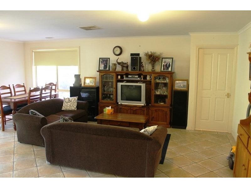 10 LUTZEN CLOSE, Baranduda VIC 3691