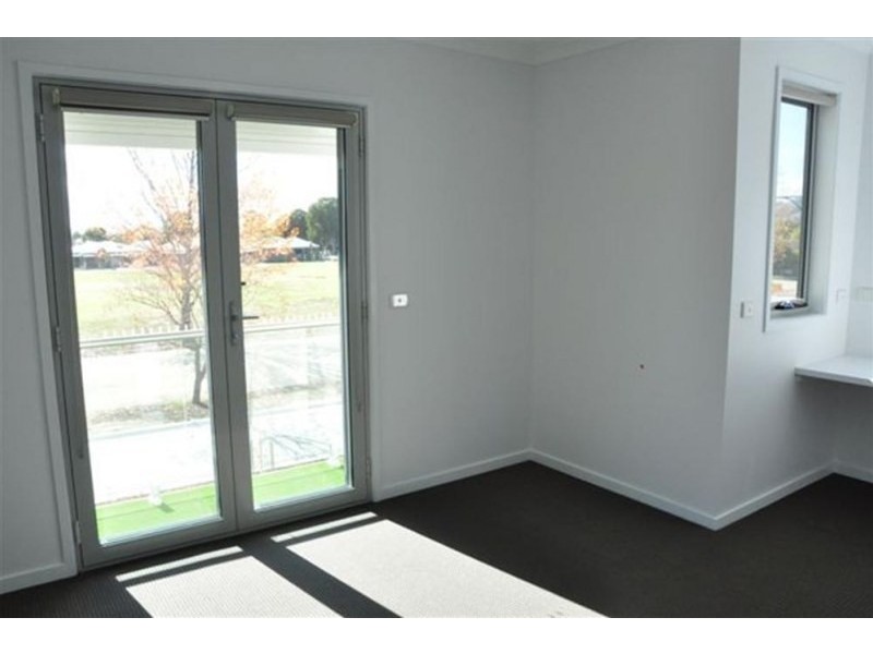 16 ELMWOOD CIRCUIT, Wodonga VIC 3690