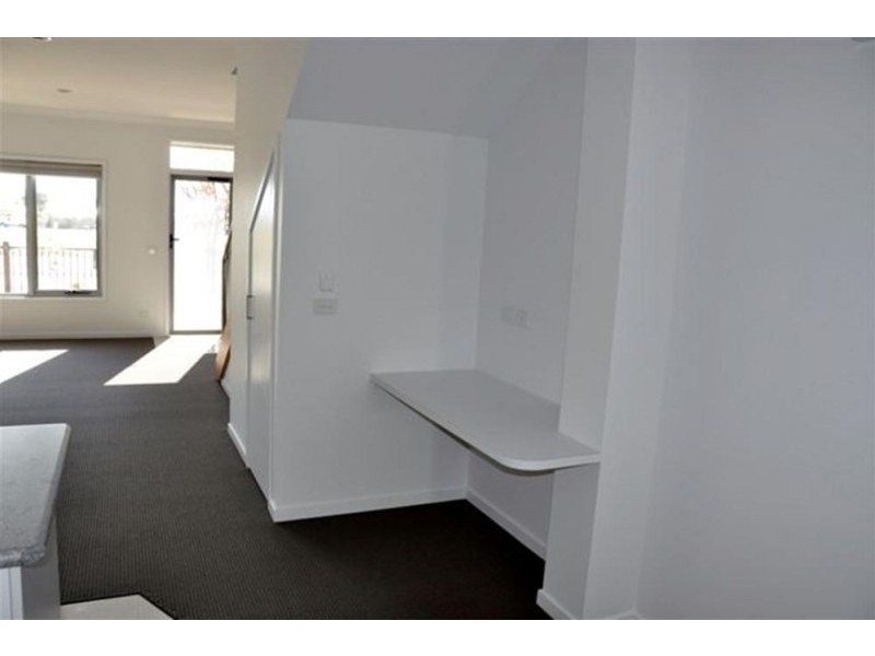 16 ELMWOOD CIRCUIT, Wodonga VIC 3690