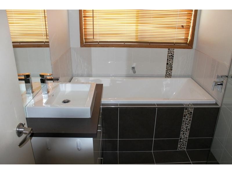 31 MCFARLAND ROAD, Wodonga VIC 3690