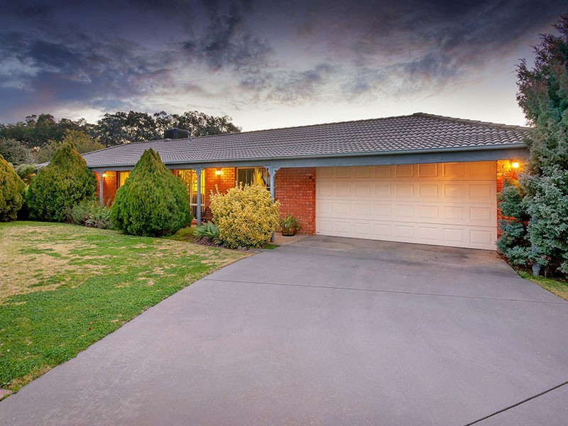 17 AZURE DRIVE, Wodonga VIC 3690