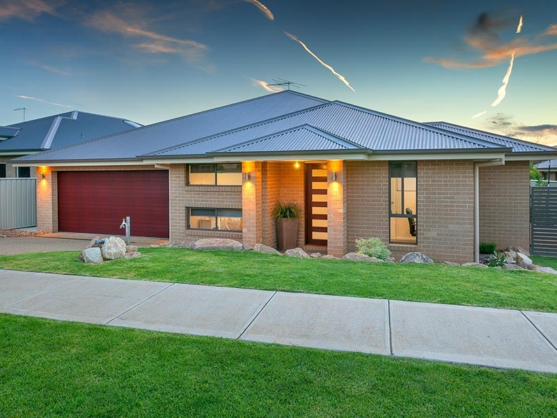 42 BREMER AVENUE, Wodonga VIC 3690