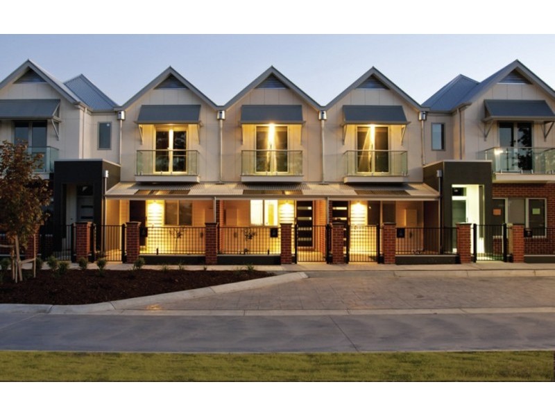 18 ELMWOOD CIRCUIT, Wodonga VIC 3690