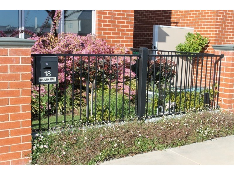 18 ELMWOOD CIRCUIT, Wodonga VIC 3690