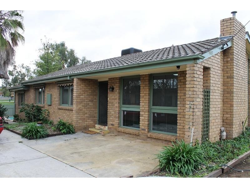 407 DALE CRESCENT, Albury NSW 2640