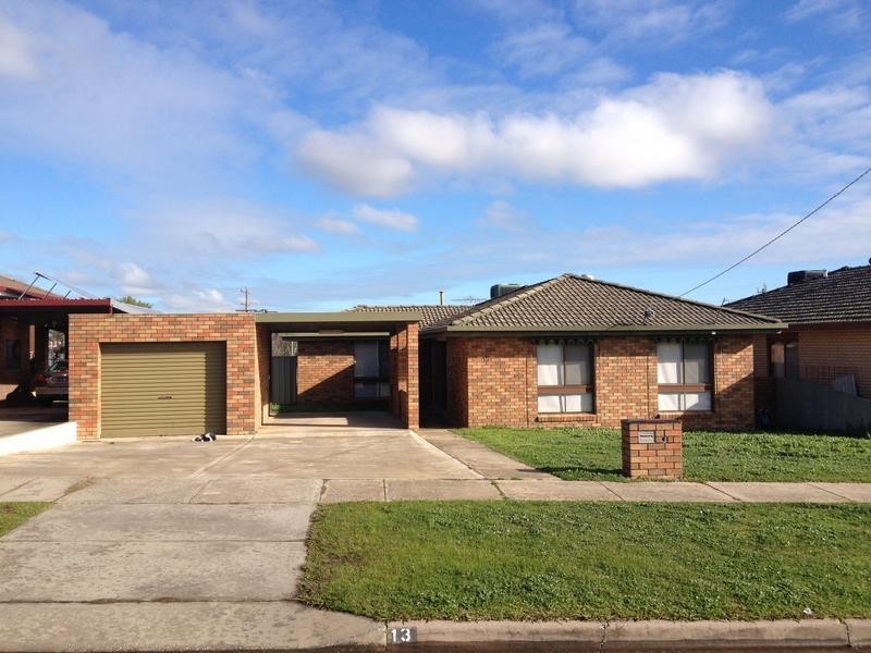 13 MAXWELL DRIVE, Wodonga VIC 3690