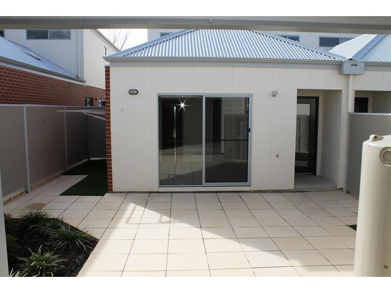 18 ELMWOOD CIRCUIT, Wodonga VIC 3690