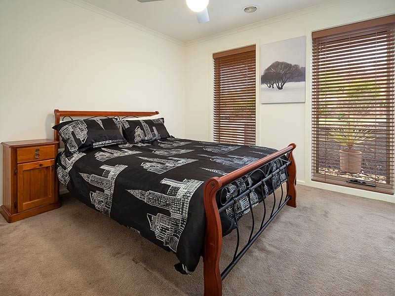 15 SCARBOROUGH DRIVE, Wodonga VIC 3690