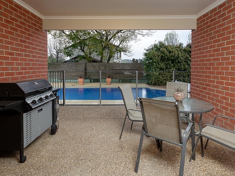 15 SCARBOROUGH DRIVE, Wodonga VIC 3690