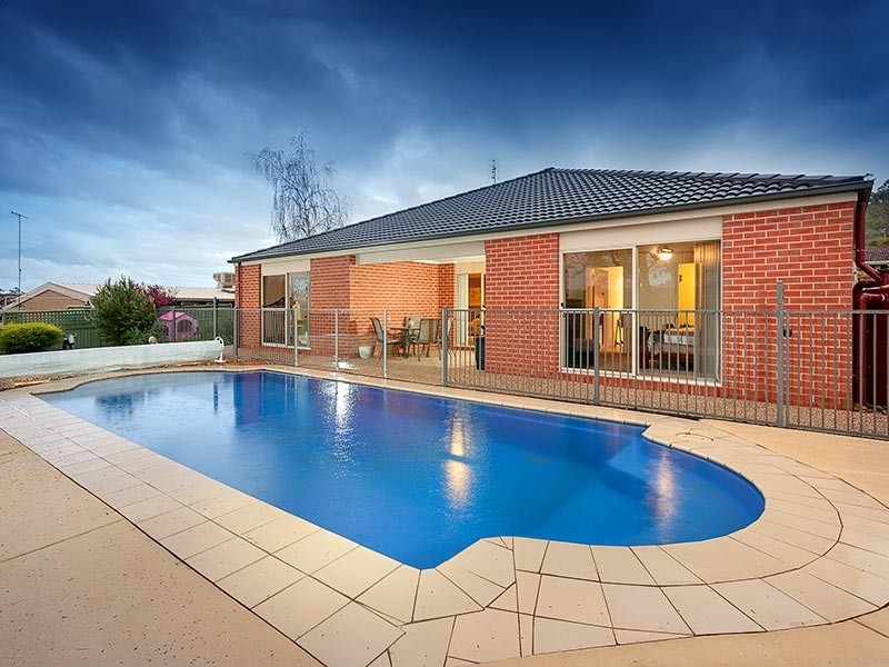 15 SCARBOROUGH DRIVE, Wodonga VIC 3690