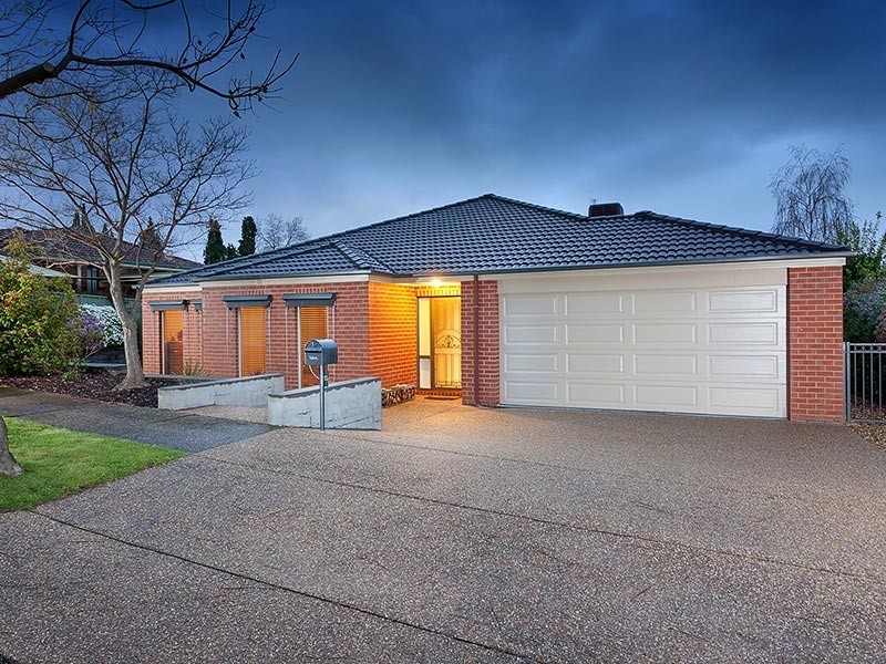 15 SCARBOROUGH DRIVE, Wodonga VIC 3690
