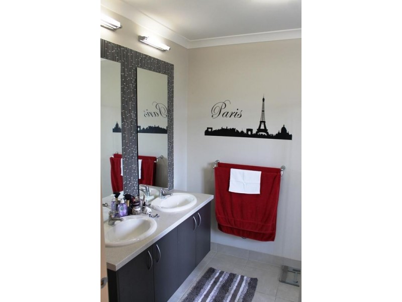 22 LYSTERFIELD LANE, Wodonga VIC 3690